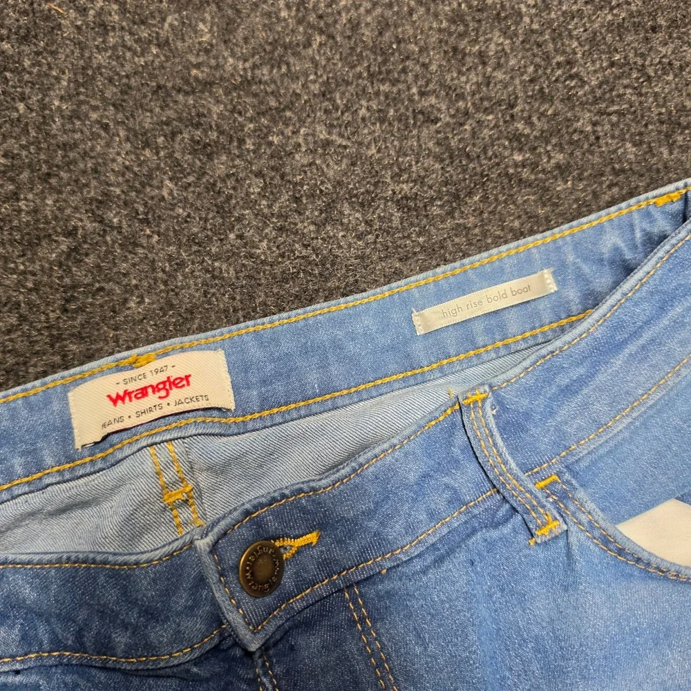 Wrangler High Rise Bold Boot Jeans Light Wash Blue Denim 14x32 112315125